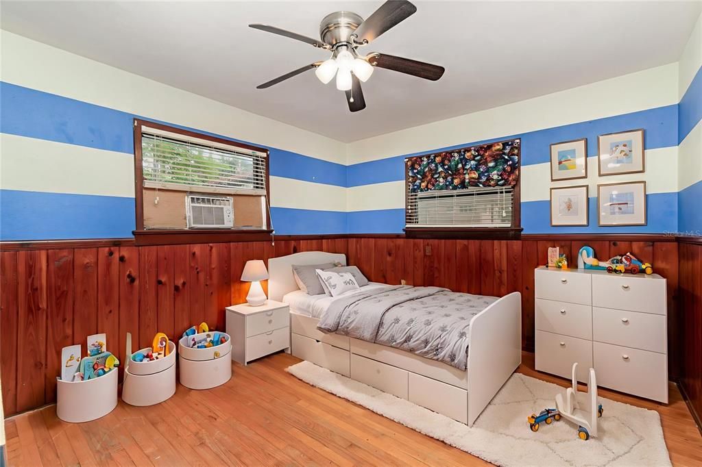 待售: $300,000 (3 贝兹, 2 浴室, 2056 平方英尺)