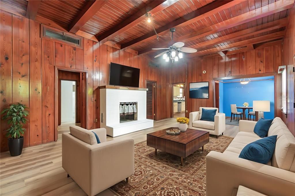 待售: $300,000 (3 贝兹, 2 浴室, 2056 平方英尺)