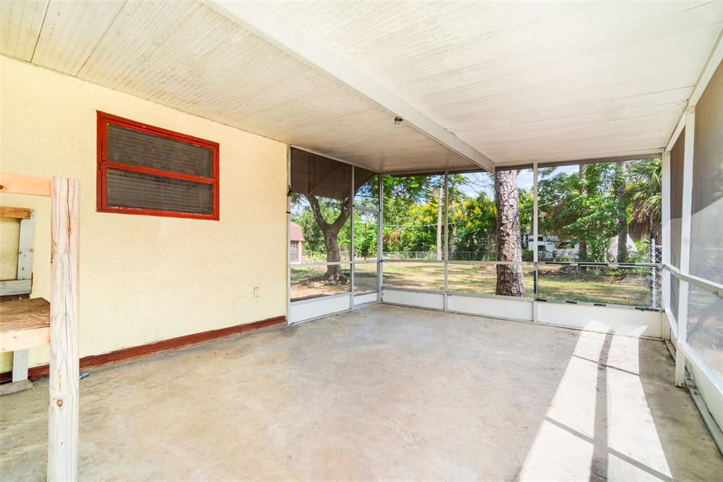 待售: $300,000 (3 贝兹, 2 浴室, 2056 平方英尺)