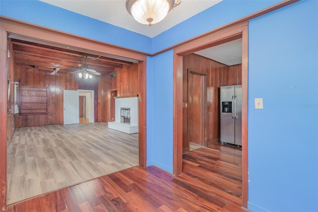 待售: $300,000 (3 贝兹, 2 浴室, 2056 平方英尺)