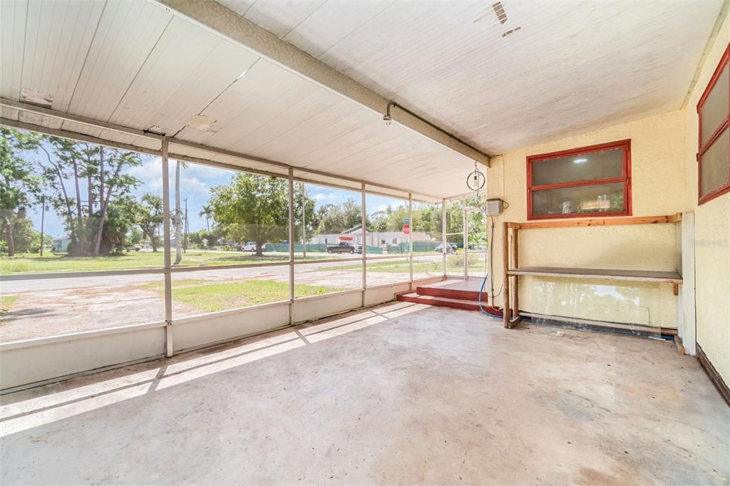 待售: $300,000 (3 贝兹, 2 浴室, 2056 平方英尺)