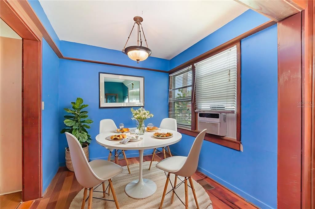 待售: $300,000 (3 贝兹, 2 浴室, 2056 平方英尺)