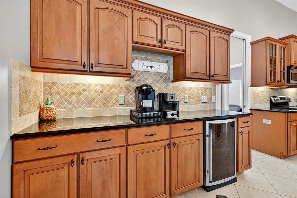 For Sale: $640,000 (3 beds, 3 baths, 2552 Square Feet)