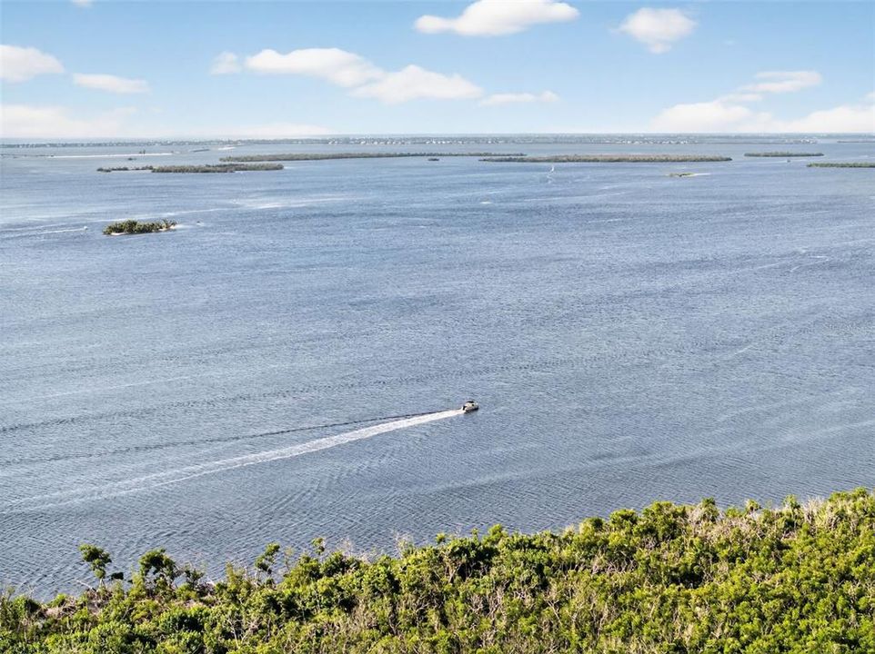 For Sale: $640,000 (3 beds, 3 baths, 2552 Square Feet)