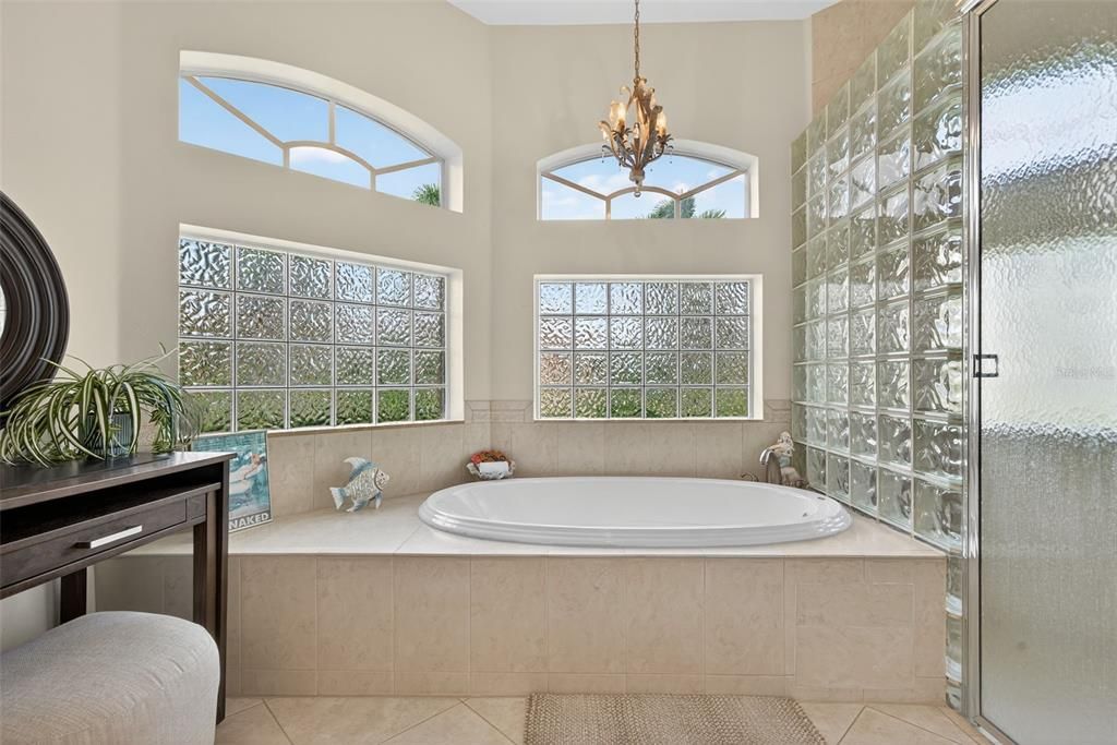 For Sale: $640,000 (3 beds, 3 baths, 2552 Square Feet)