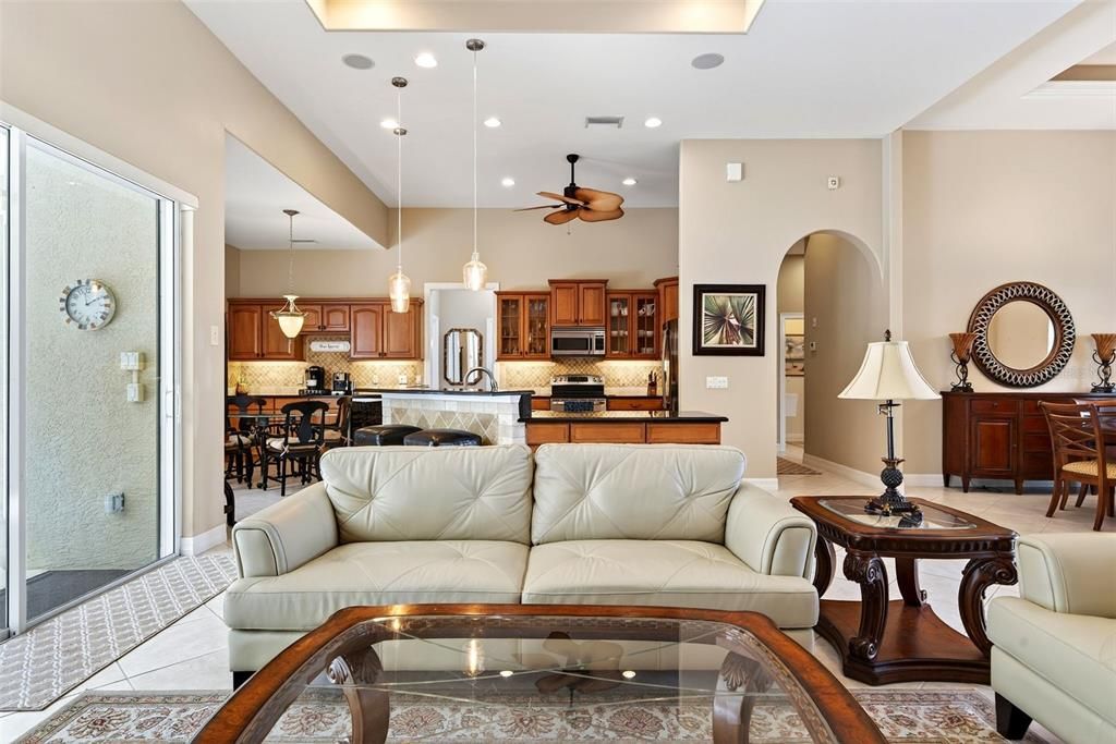 For Sale: $640,000 (3 beds, 3 baths, 2552 Square Feet)