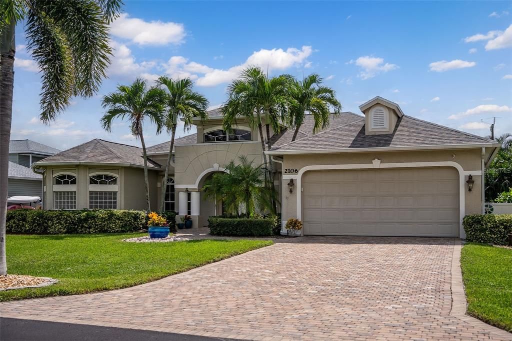 For Sale: $640,000 (3 beds, 3 baths, 2552 Square Feet)