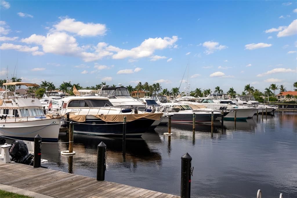 For Sale: $640,000 (3 beds, 3 baths, 2552 Square Feet)