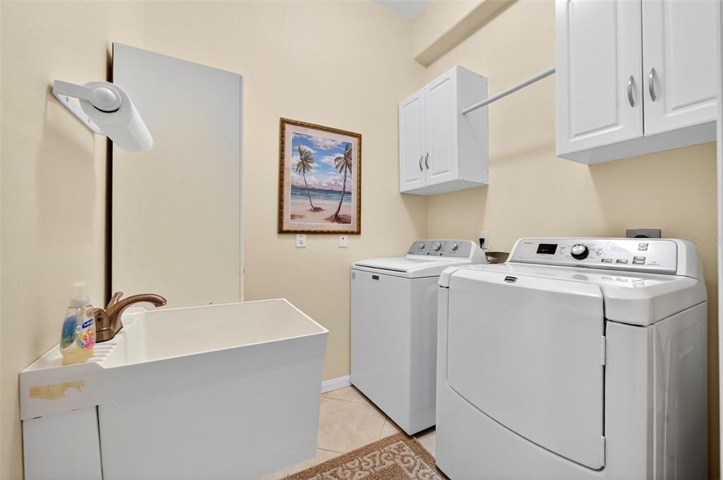 For Sale: $640,000 (3 beds, 3 baths, 2552 Square Feet)