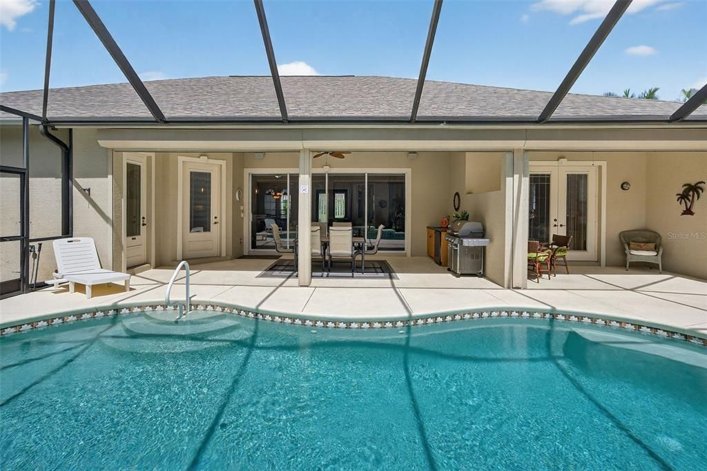 For Sale: $640,000 (3 beds, 3 baths, 2552 Square Feet)