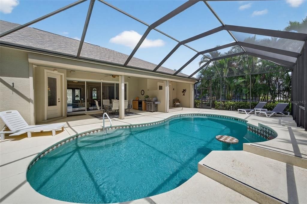 For Sale: $640,000 (3 beds, 3 baths, 2552 Square Feet)