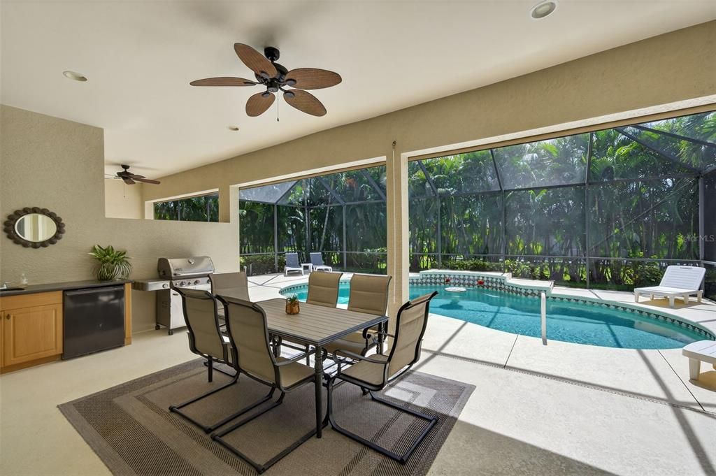 For Sale: $640,000 (3 beds, 3 baths, 2552 Square Feet)