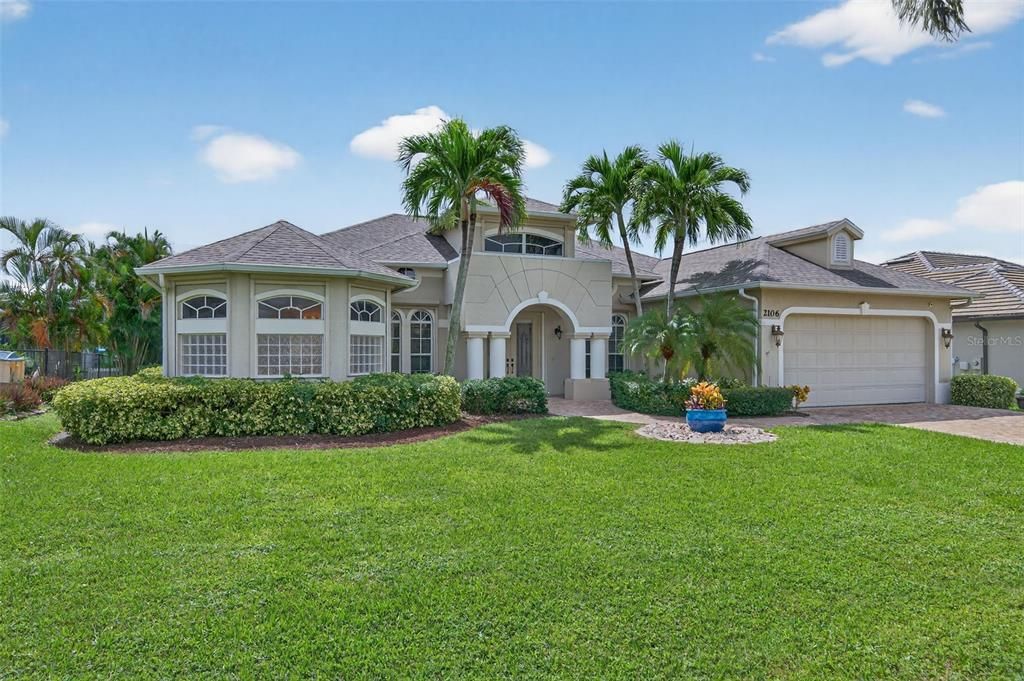 For Sale: $640,000 (3 beds, 3 baths, 2552 Square Feet)