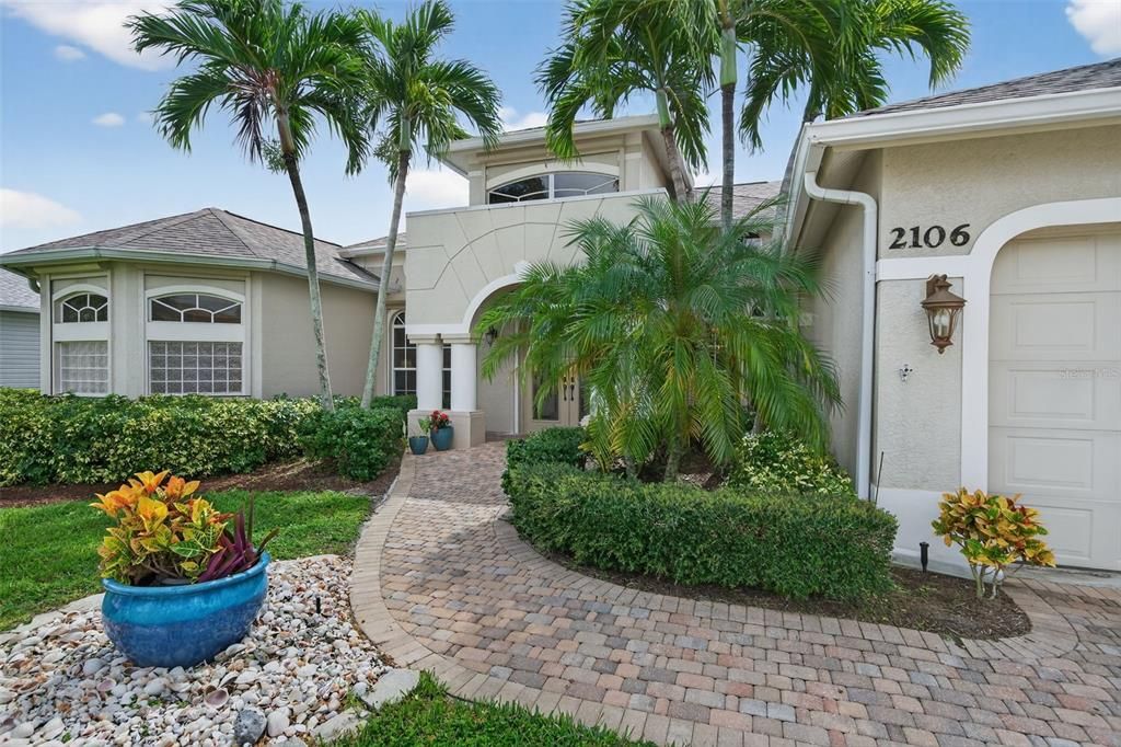 For Sale: $640,000 (3 beds, 3 baths, 2552 Square Feet)