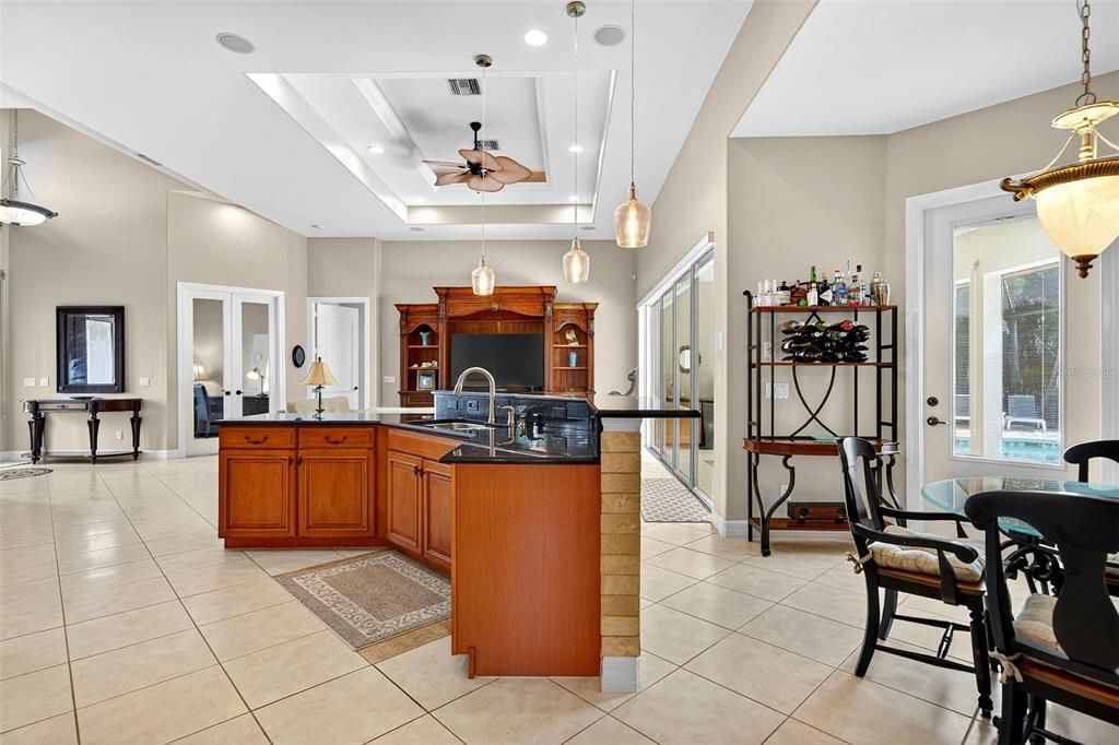 For Sale: $640,000 (3 beds, 3 baths, 2552 Square Feet)