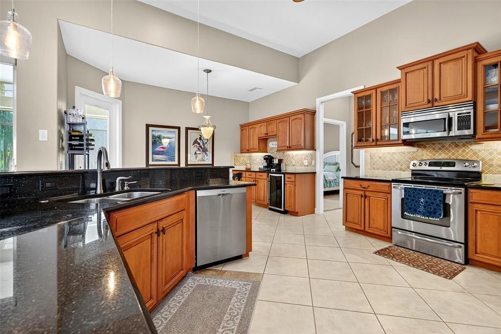 For Sale: $640,000 (3 beds, 3 baths, 2552 Square Feet)