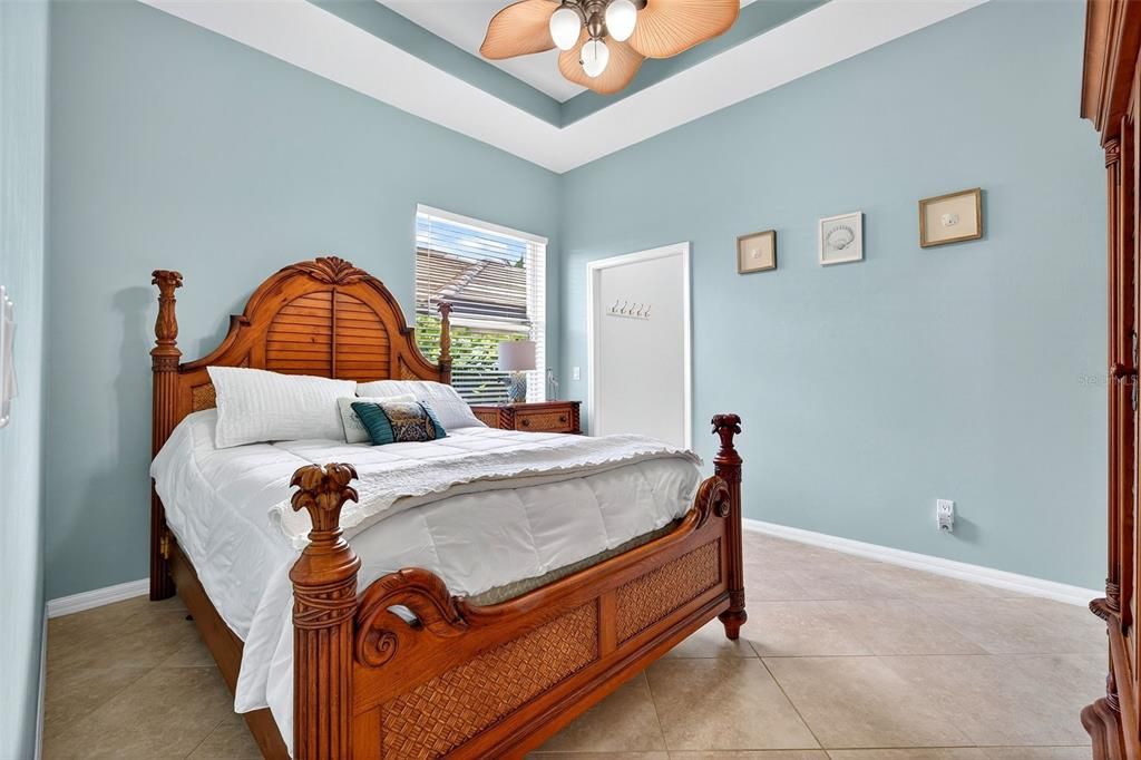 For Sale: $640,000 (3 beds, 3 baths, 2552 Square Feet)