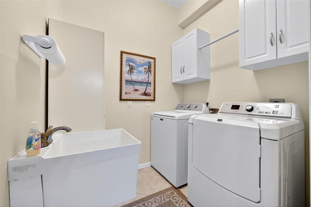 For Sale: $640,000 (3 beds, 3 baths, 2552 Square Feet)