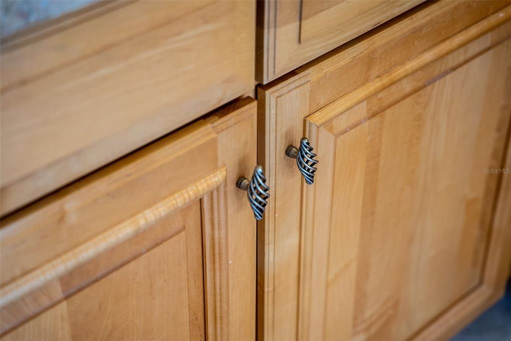 For Sale: $640,000 (3 beds, 3 baths, 2552 Square Feet)