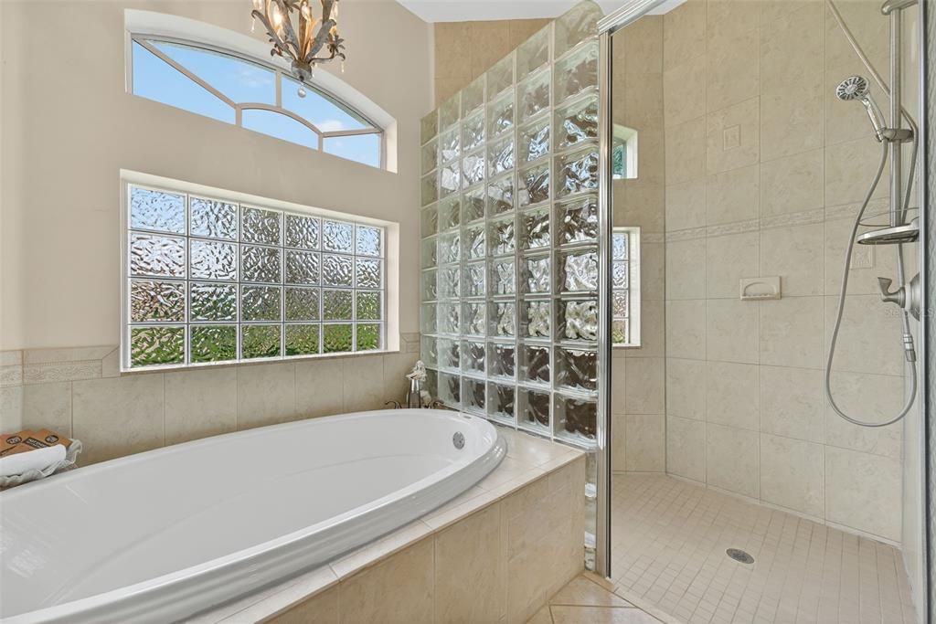 For Sale: $640,000 (3 beds, 3 baths, 2552 Square Feet)