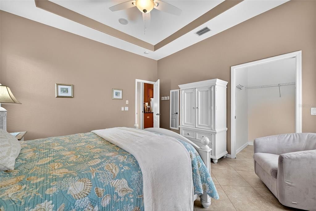 For Sale: $640,000 (3 beds, 3 baths, 2552 Square Feet)