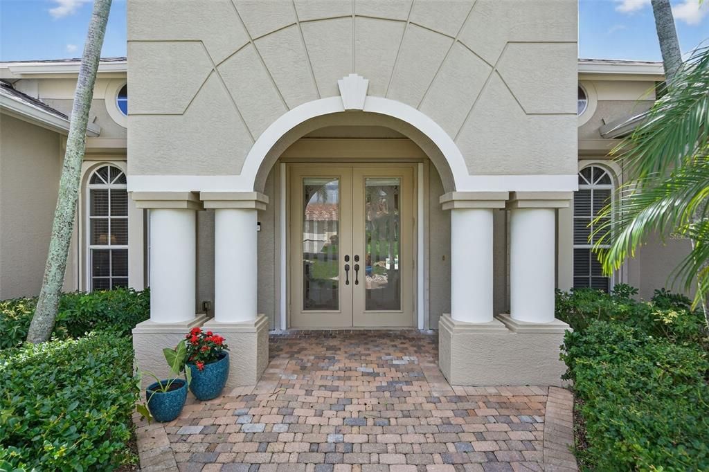 For Sale: $640,000 (3 beds, 3 baths, 2552 Square Feet)