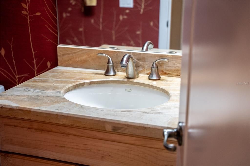 For Sale: $640,000 (3 beds, 3 baths, 2552 Square Feet)