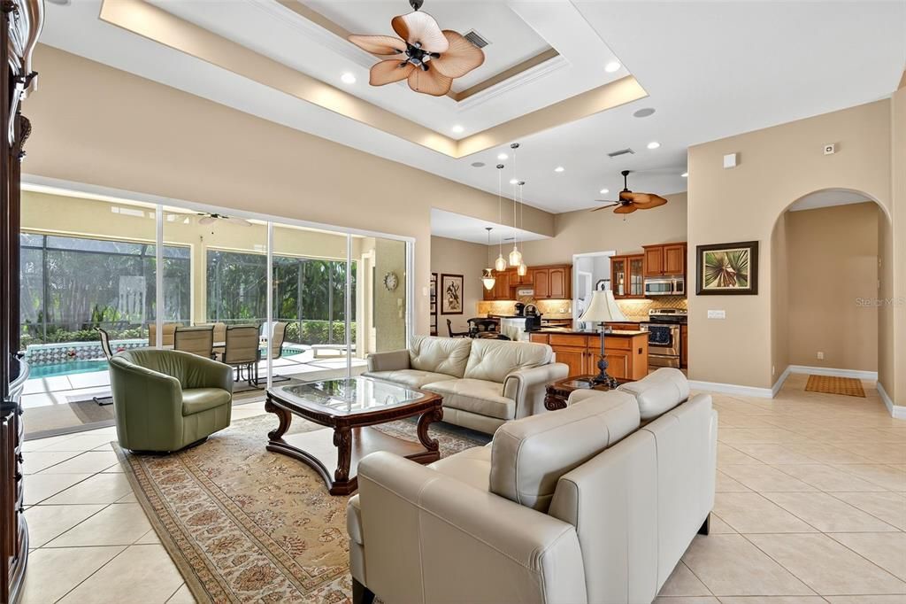 For Sale: $640,000 (3 beds, 3 baths, 2552 Square Feet)