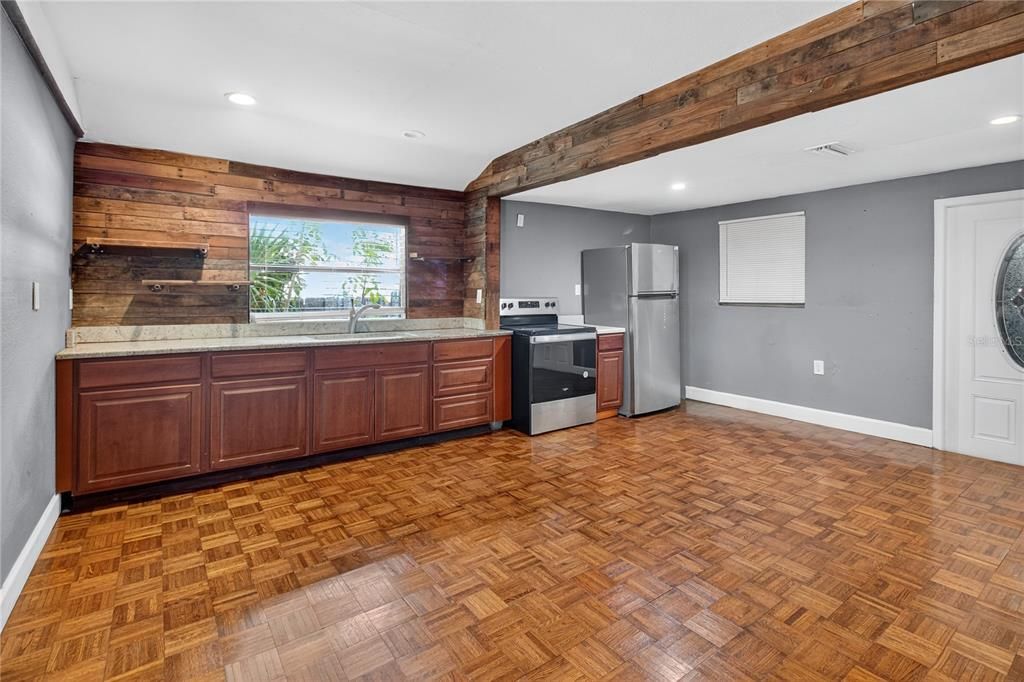 На продажу: $183,000 (3 спален, 1 ванн, 1628 Квадратных фут)