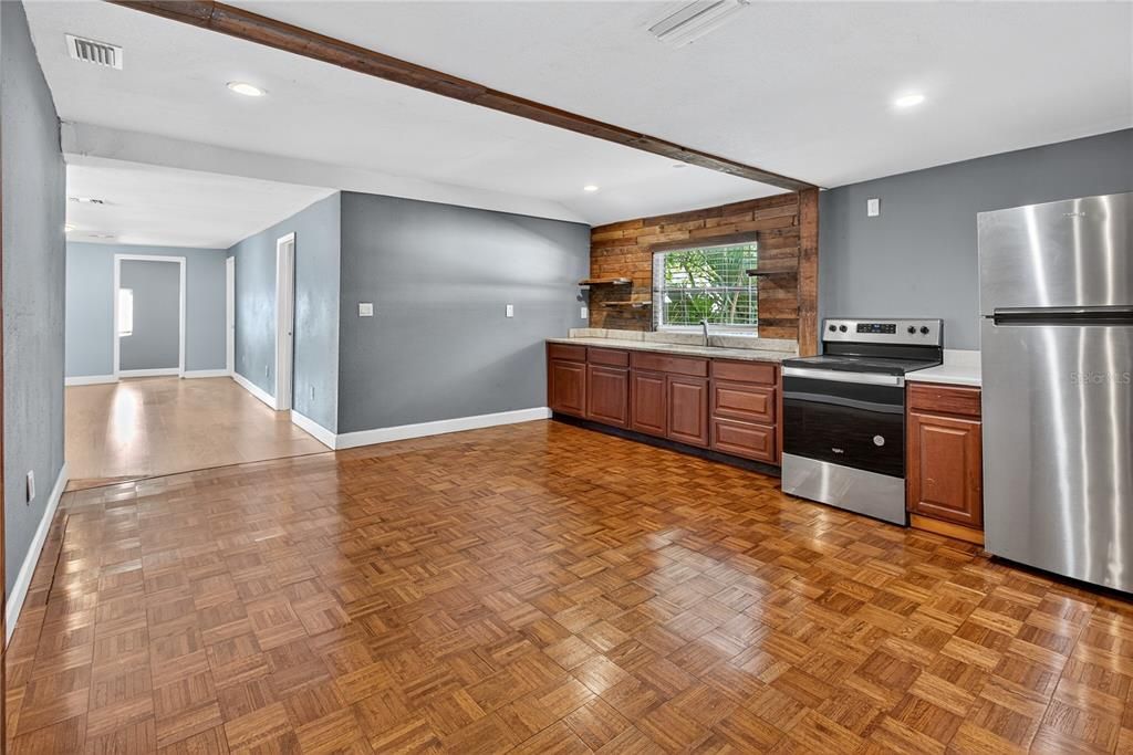 На продажу: $183,000 (3 спален, 1 ванн, 1628 Квадратных фут)