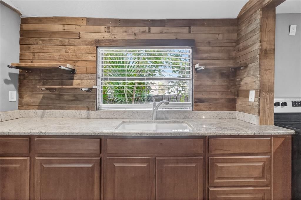 На продажу: $183,000 (3 спален, 1 ванн, 1628 Квадратных фут)