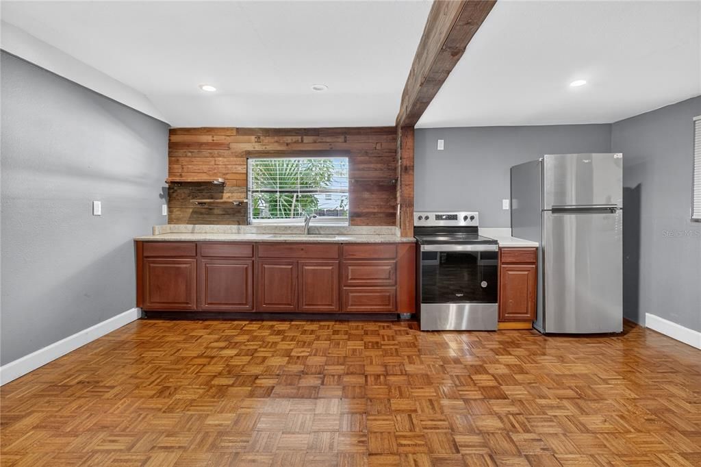 На продажу: $183,000 (3 спален, 1 ванн, 1628 Квадратных фут)