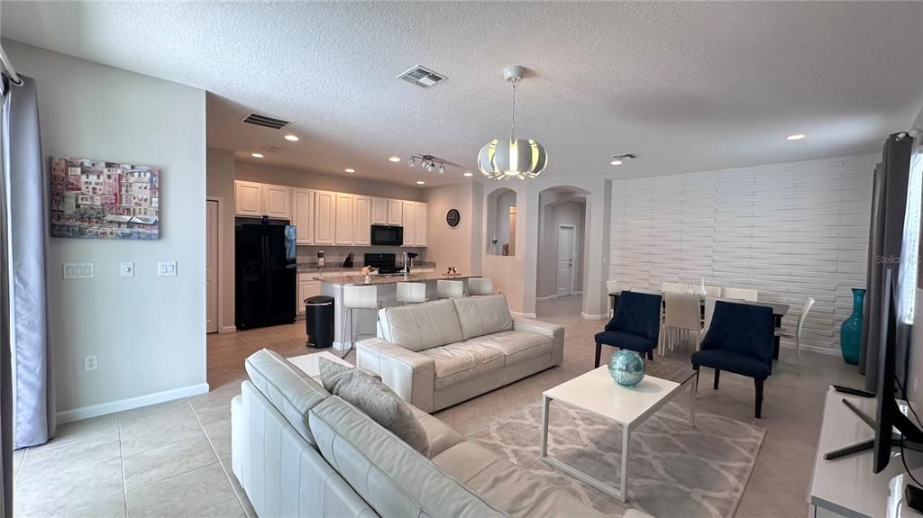 For Rent: $3,850 (4 beds, 3 baths, 1937 Square Feet)