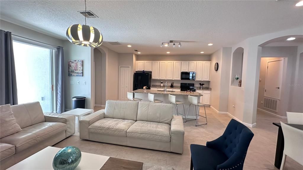 For Rent: $3,850 (4 beds, 3 baths, 1937 Square Feet)