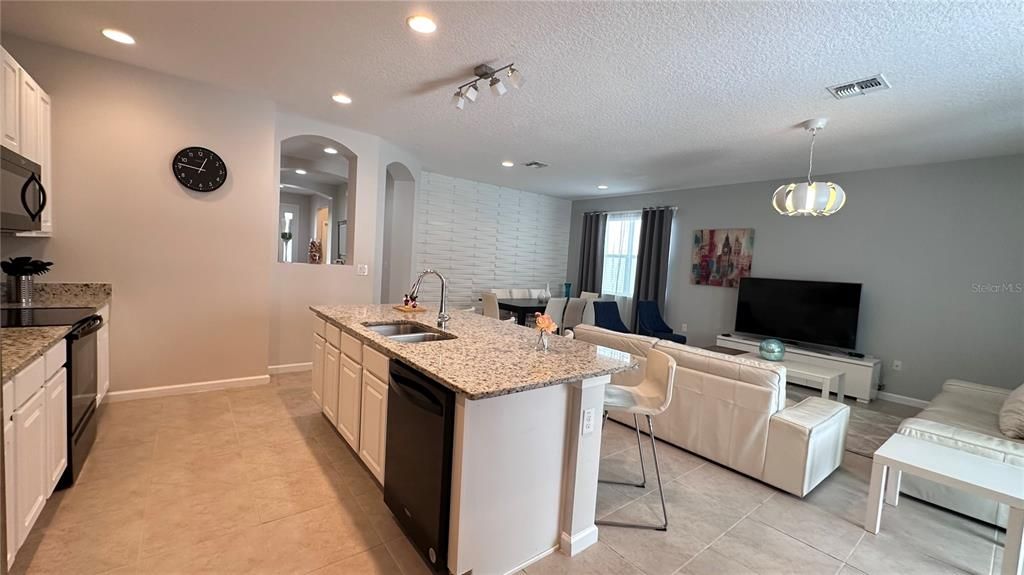 For Rent: $3,850 (4 beds, 3 baths, 1937 Square Feet)