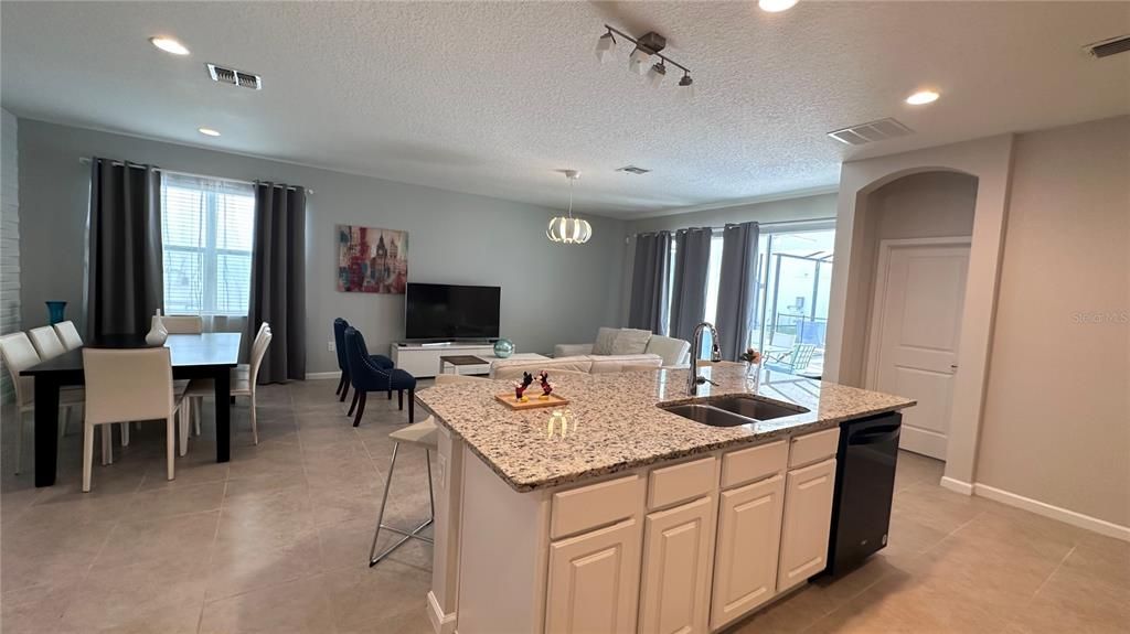 For Rent: $3,850 (4 beds, 3 baths, 1937 Square Feet)