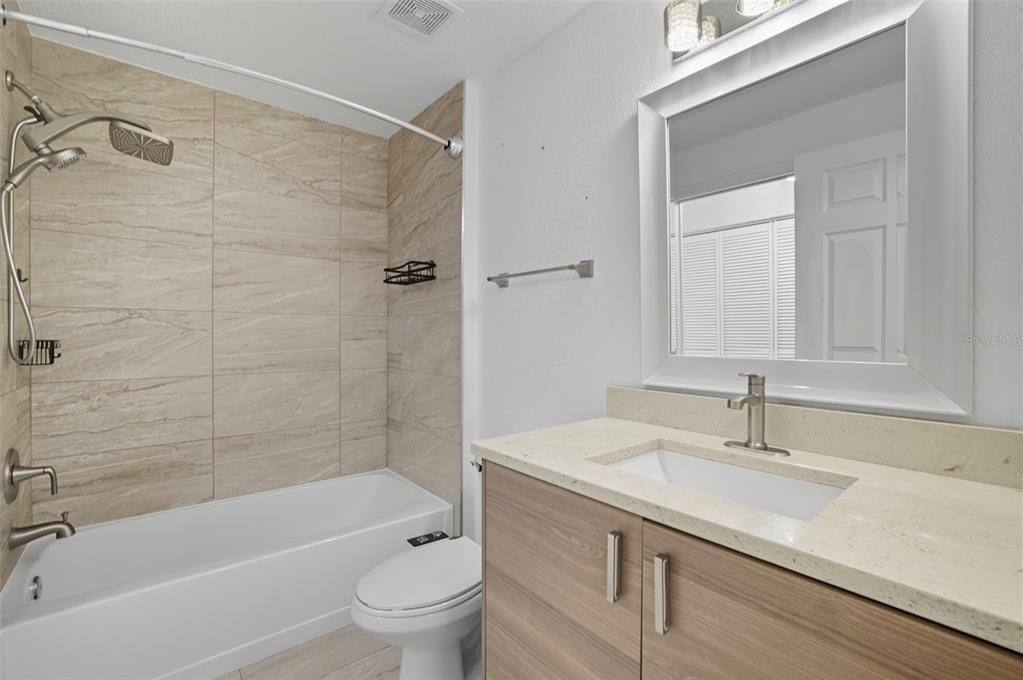 待售: $225,000 (2 贝兹, 2 浴室, 1085 平方英尺)