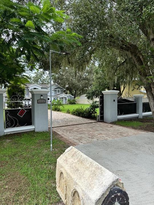 Active With Contract: $350,000 (4 beds, 2 baths, 1560 Square Feet)