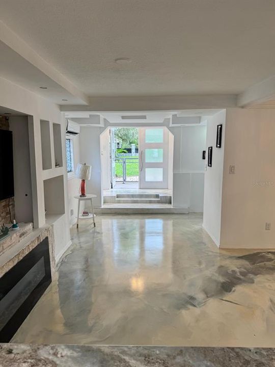 Active With Contract: $350,000 (4 beds, 2 baths, 1560 Square Feet)