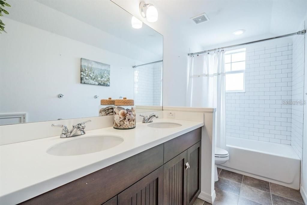 For Rent: $3,400 (3 beds, 2 baths, 2005 Square Feet)