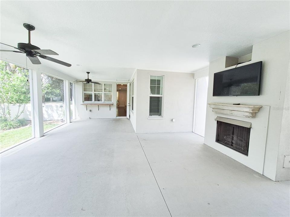 For Rent: $3,400 (3 beds, 2 baths, 2005 Square Feet)