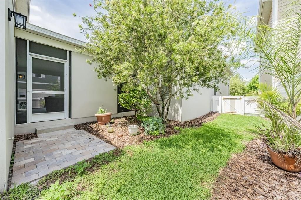 For Rent: $3,400 (3 beds, 2 baths, 2005 Square Feet)