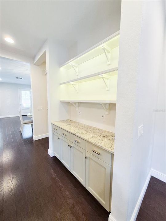 For Rent: $3,400 (3 beds, 2 baths, 2005 Square Feet)