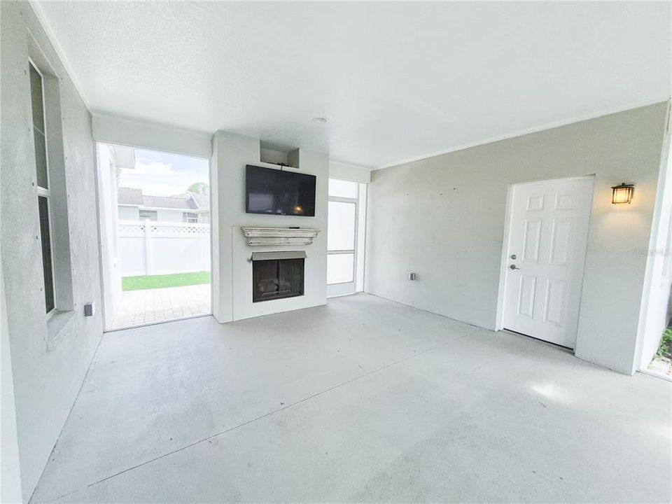 For Rent: $3,400 (3 beds, 2 baths, 2005 Square Feet)