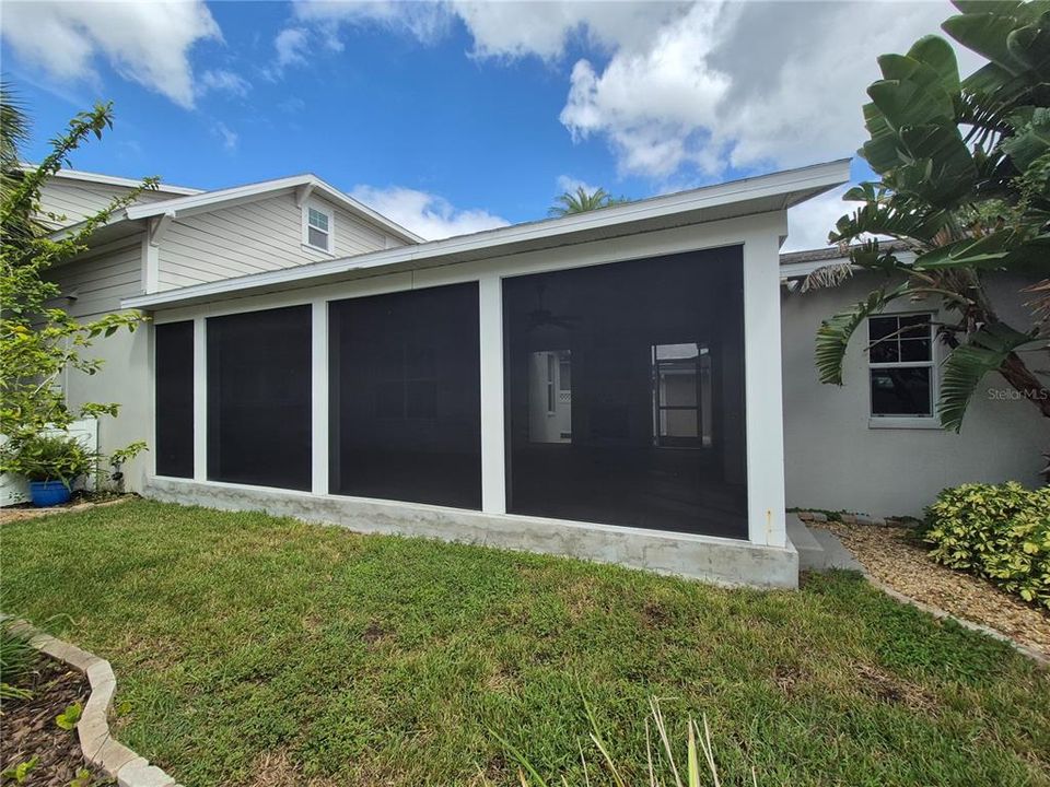 For Rent: $3,400 (3 beds, 2 baths, 2005 Square Feet)