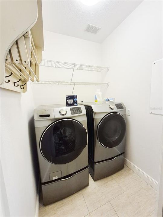 For Rent: $3,400 (3 beds, 2 baths, 2005 Square Feet)