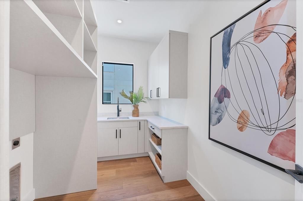 待售: $9,950,000 (6 贝兹, 6 浴室, 7977 平方英尺)