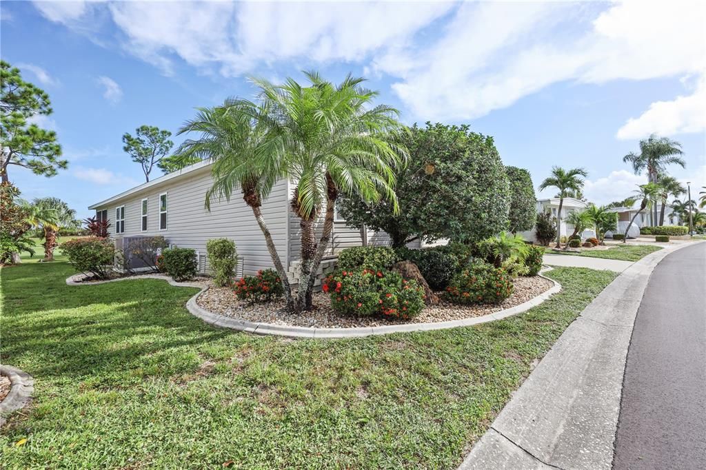 合同活跃: $235,000 (2 贝兹, 2 浴室, 1456 平方英尺)