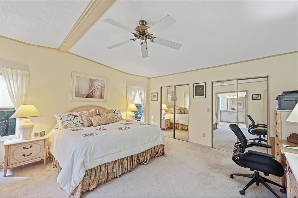 合同活跃: $235,000 (2 贝兹, 2 浴室, 1456 平方英尺)