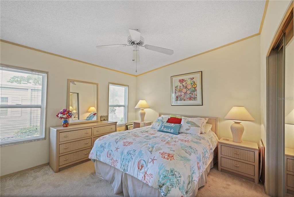 合同活跃: $235,000 (2 贝兹, 2 浴室, 1456 平方英尺)